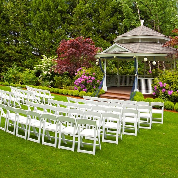 los baños de renta para fiestas ofrecen servicios de limpieza y reposición de suministros durante el evento